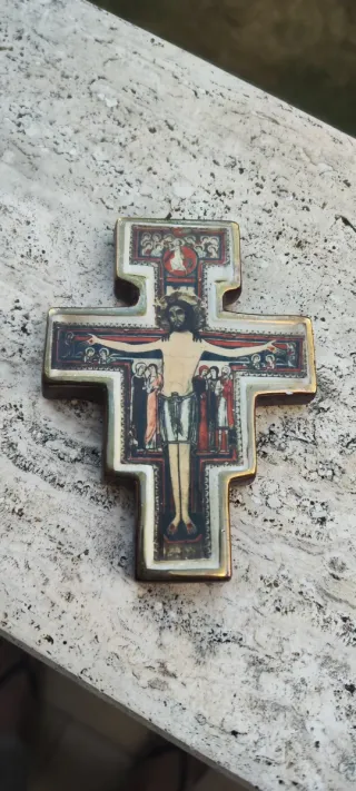 Crocefisso con immagine sacra