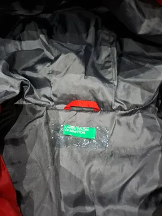 Abrigo Benetton 7-8 años rojo