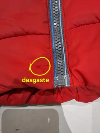 Abrigo Benetton 7-8 años rojo