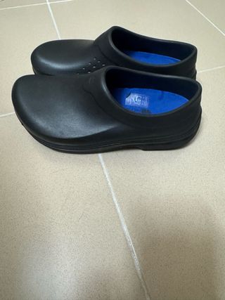 Zapatos antideslizantes hosteleria negros