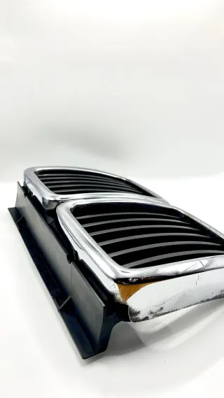 Máscara Riñón BMW E30 Cromada