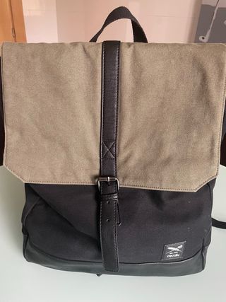 Mochila hombre portátil beige y negra
