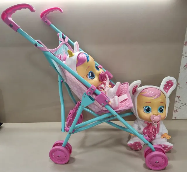 Bebé Llorón Dreamy y Coney con sillita.