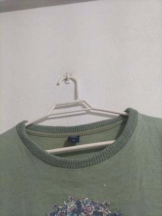 Jersey verde con dibujo de niña