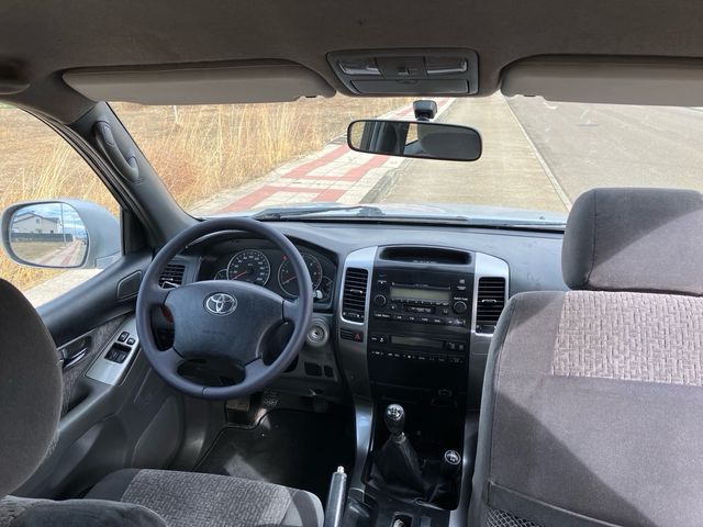 Toyota Land Cruiser 2004