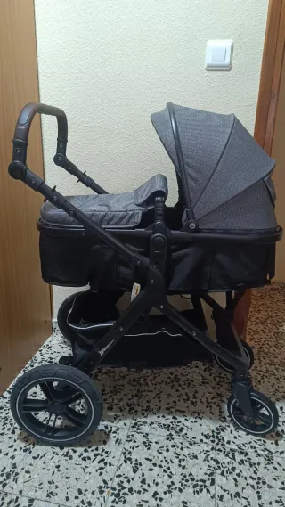 Cochecito de bebé y silla de coche casi nuevo