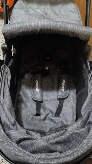Cochecito de bebé y silla de coche casi nuevo