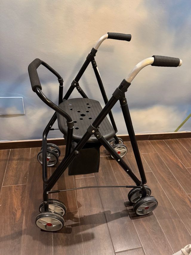 Andador para ancianos con asiento