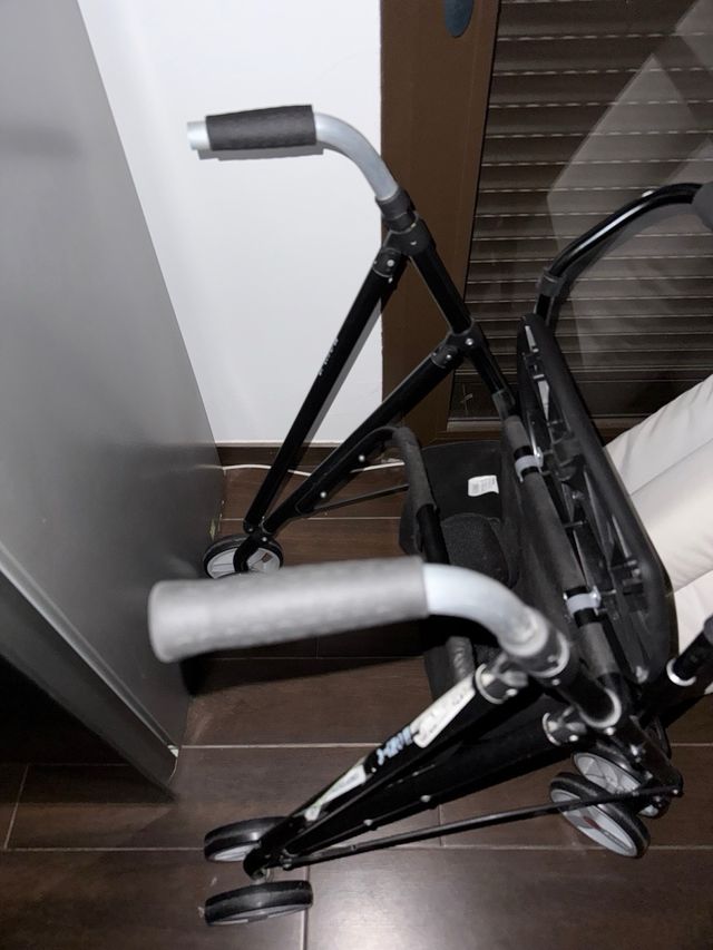 Andador para ancianos con asiento