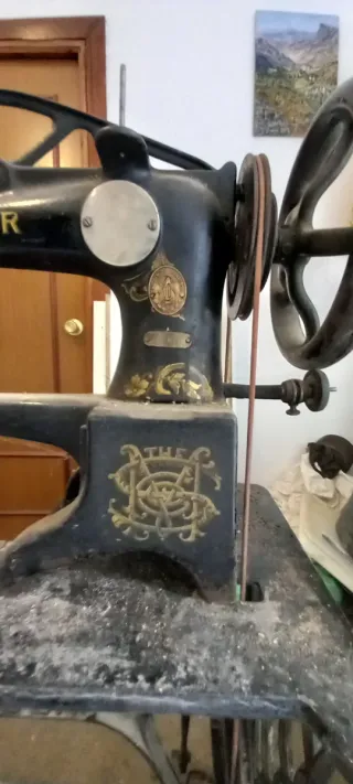 Máquina de coser Singer zapatero antigua