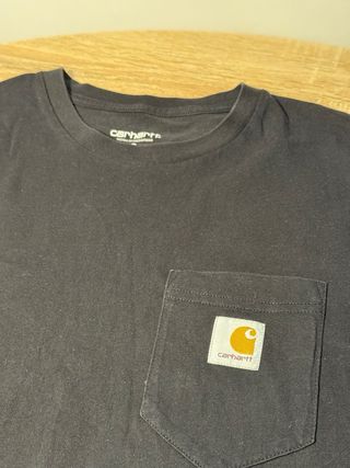 Camiseta Carhartt Negra con Bolsillo