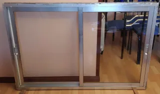 Ventanas de aluminio gris,  corredera