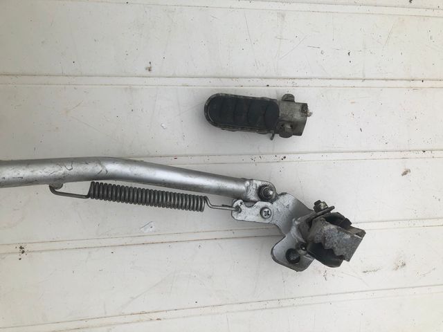 Caballete y posapiés Derbi DRD Pro