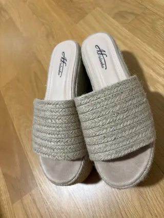 Sandalias de esparto cuña beige