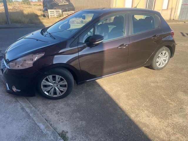 Peugeot 208 2012