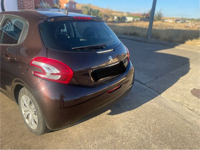 Peugeot 208 2012