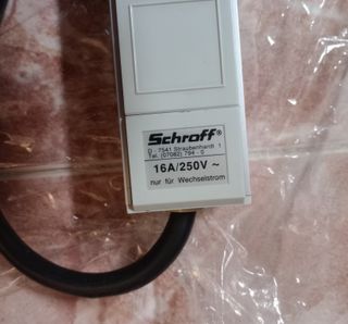 Base Enchufe Schuko 2P+TT 15 Tomas SCHROFF