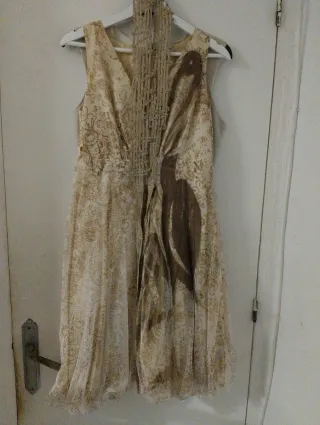 Vestido beige y marrón con estampado