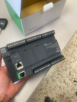 Schneider Modicon M221 TM221CE40R PLC