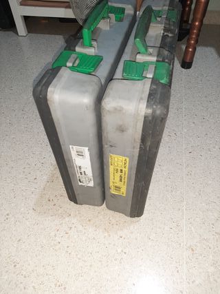 Dos Maletines Hitachi vacios . dos unidades