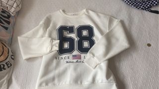 Sudadera blanca con número 68