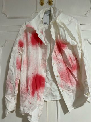 Camisa blanca Halloween manchada roja Talla M