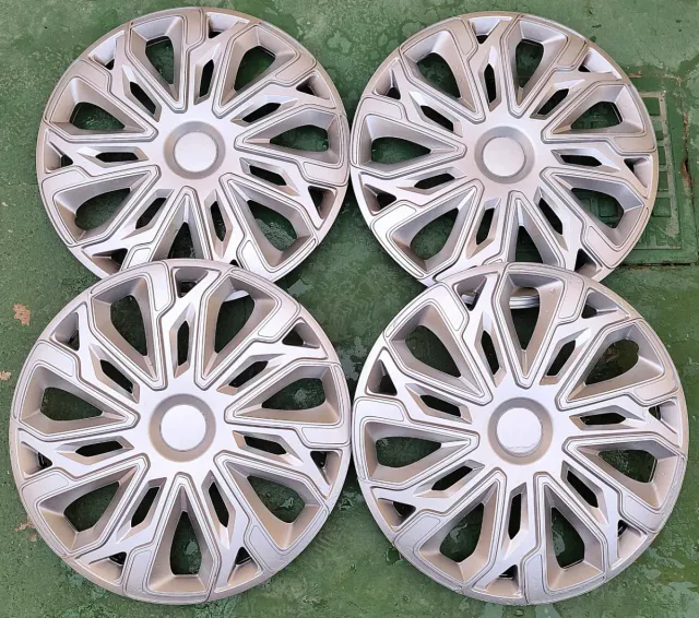 Llantas de acero 15" con tapacubos y tornillería