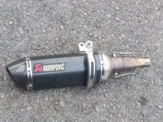 Escape imitación Akrapovič Moto