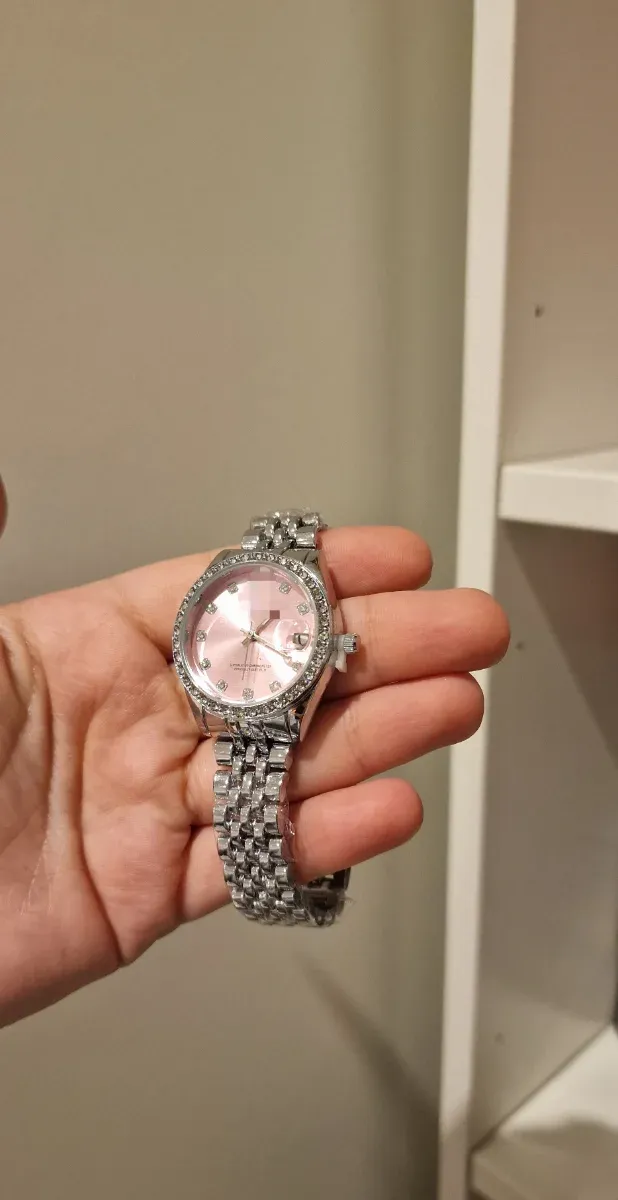 Reloj de mujer plateado y rosa