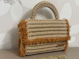 Borsa uncinetto artigianale beige con pelliccia