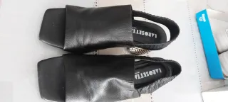Zapatos de tacón negros