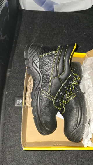 Botas de Seguridad BEEWORK Negras y Amarillas