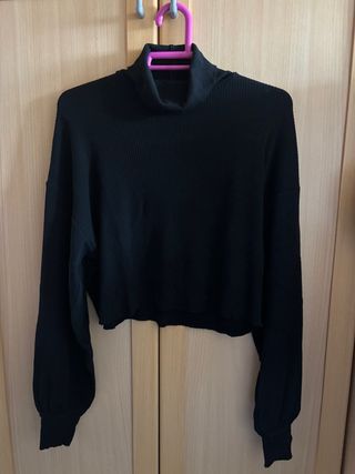Jersey negro cuello alto talla única