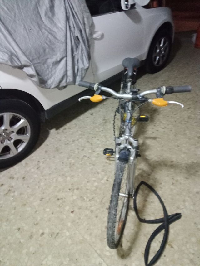 Bicicleta B'Twin Gris