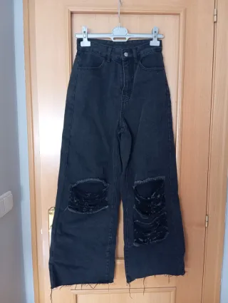 Pantalón vaquero negro roto ancho
