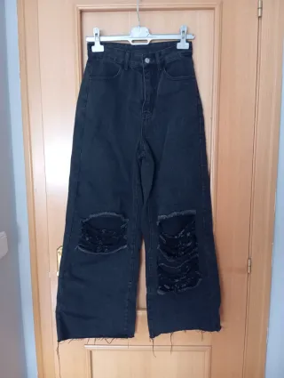 Pantalón vaquero negro roto ancho