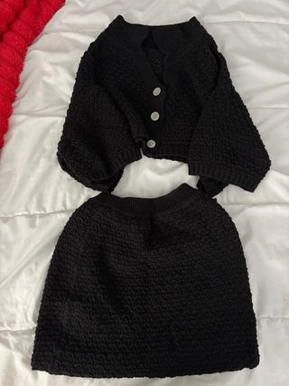 Conjunto punto negro cardigan y falda