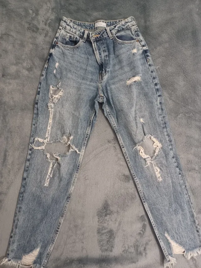 Pantalón vaquero desgastado