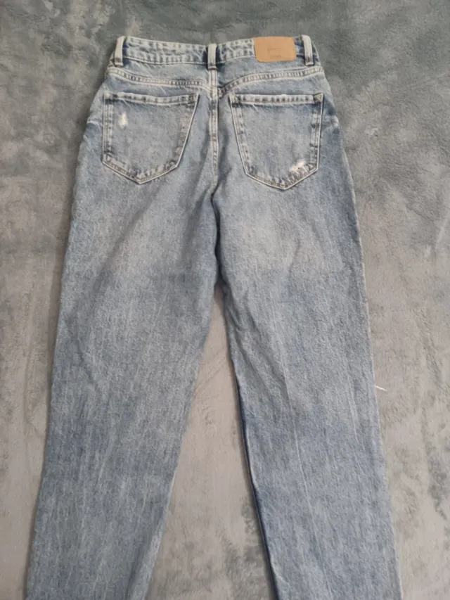 Pantalón vaquero desgastado