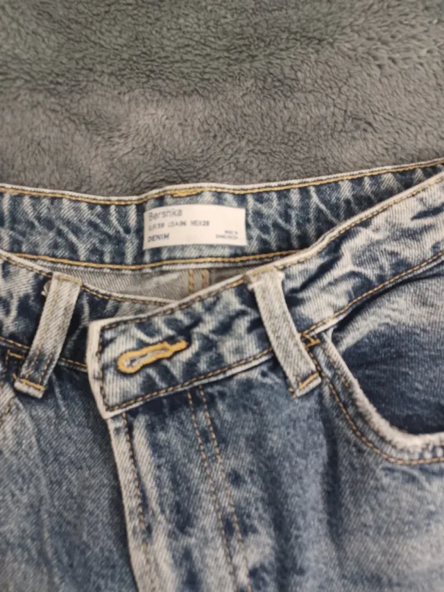 Pantalón vaquero desgastado