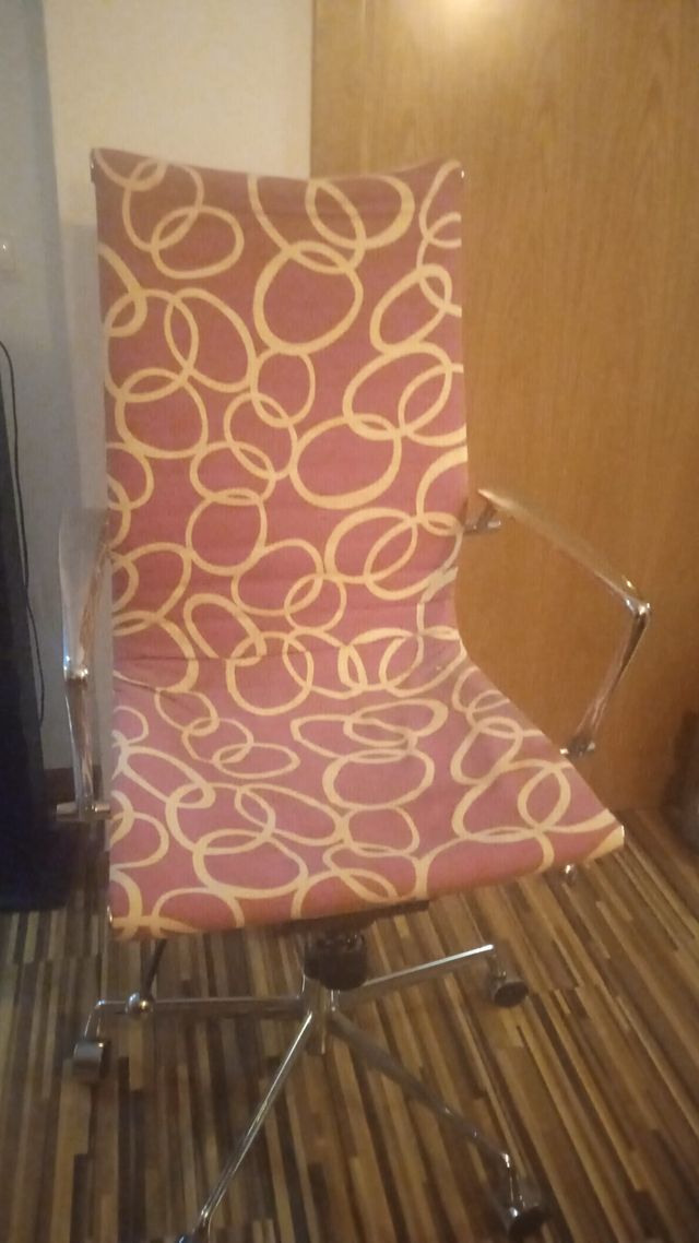 Silla de oficina retro con estampado
