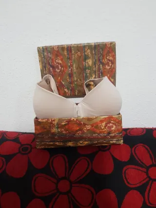 Sujetador Triumph beige,    Talla 90C