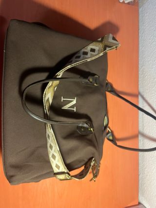 Bolso de mano Wallbes marrón y dorado