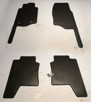 + Mitsubishi Montero V20 Largo Alfombrillas Goma 