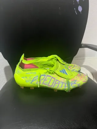 Zapatillas Adidas Predator Verde y Rosa