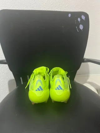 Zapatillas Adidas Predator Verde y Rosa