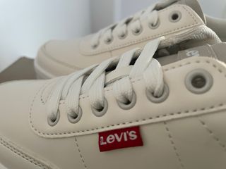 Zapatillas Levi's Beige y Blancas