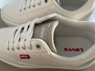 Zapatillas Levi's Beige y Blancas
