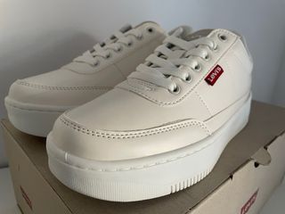 Zapatillas Levi's Beige y Blancas