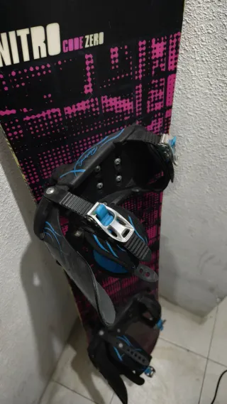 Pack Snowboard Nitro: Tabla, Botas Head y Casco